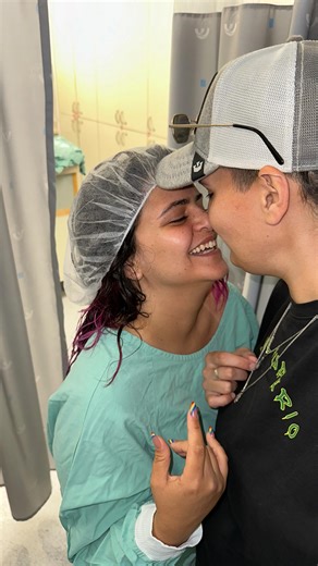 אחרי 3 הזרעות שלא צלחו אישרו לנו ivf :) שאיבת ביציות זה הליך די פשוט להבנתי , אבל כשאת מגיעה לזה בפעם הראשונה את לא יודעת למה לצפות , במיוחד אני שמעולם לא עברתי ניתוח טפו חמסה. ומעולם לא עברתי הרדמה וזה קצת הפחיד אותי . לפני השאיבה פיצצו אותי בהורמונים אנסה להסביר על התהליך בכיתה מקווה שיהיה מובן 😂 לכל אישה יש שלב שהיא מבייצת בחודש , יש לנו ברחם זקיקים קטנים כאשר אנחנו מסיימות יש זקיק אחד שמוביל והוא בעצם גודל ובתוכו יש ביצית (לפעמים גם לא ואלו בעיות פוריות בפני עצמן ) בשאיבת ביציות בעצם נותנים