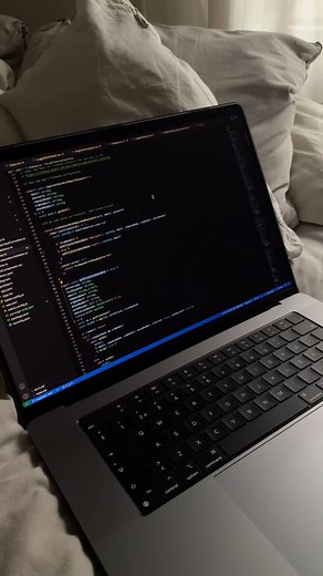 Nicole 🌻 on Instagram: "The best programming tip you can get from a senior developer 👀 Write clear and meaningful variable names - thank you 🥹❤️ ~ ~ ~ ~ ~ ~ ~ ~ ~ ~ ~ ~ Dont miss out on my upcoming youtube channel! I will be posting FREE programming tutorials very soon 🥳 and hopefully I will be able to teach you something 🥺🙏🏻 🌞 I have also created a gaming streaming channel where you will see me stream on twitch 🥹 You can fi