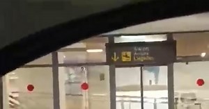 La DANA también suspende vuelos en el aeropuerto de Málaga: la terminal de llegadas, anegada