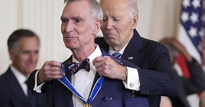 Bill Nye, Seattle’s science guy, awarded Presidential Medal of Freedom — in a bow tie