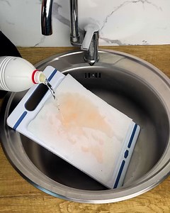 Cutting Board Cleaning Hack #lifehacks #lifehack #diy #diyfix #quickfix #quicksolution | The Best Couple Videos