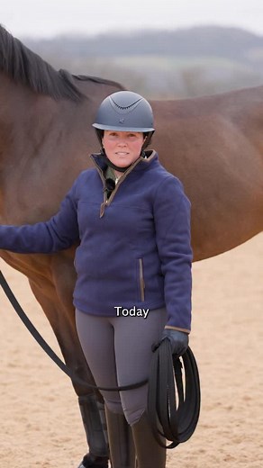 Train with Shires S14 E1: Lunging a horse with Hollie Cartwright In this three part series, Hollie starts by showing you what’s included in her kit for lunging sessions. Discover everything you need for lunging on our website | Shires Equestrian