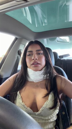 Lmfaoooo Rosalía and her neck brace are tooooo funny | rosalía
