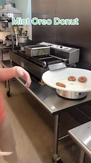 Mint Oreo Holiday Donut Tutorial for Festive Treats