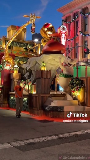 2025 Universal Studios Holiday Parade Featuring Macy’s #universalstudiosorlando #parade #macysparade #florida @Universal Orlando Resort @Macy’s