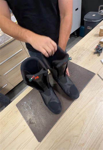 Intake ➡️ Voeten check ➡️ Scan ➡️ Skischoen matchen ➡️ Aanpassen van de skischoen In het kort een samenvatting van hoe jouw afspraak bij FeetLab eruit ziet als je voor nieuwe skischoenen komt! - - - #feetlab #podoloog #wintersport #skischoenen #vandenbergsport