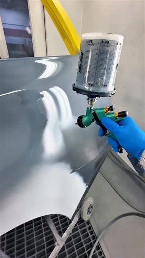 Amedeo on Instagram: "Idk if it was the shape of the door and how the light hit it but…. Look at that finish 😮 #car #truck #painting #satisfying #asmr"