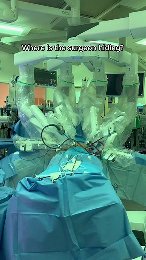 The robotic arms are just an extension of the surgeon’s hands 🤖🖐🏼 #tiktok #viral #viralvideo #fyp #foryou #robotics #roboticsurgery #roboticsurgeonlife #roboticsurgeon #surgeonsoftiktok #surgeon #doctor #doctorsoftiktok #learnontiktok #missionimpossible #hiding #operatingroom #operation
