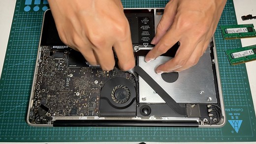 Macbook pro A1278 升级内存、固态、光驱位托架拆解全过程