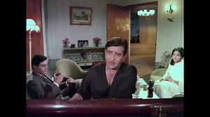 فیلم نوستالژیک و عاشقانه سنگام (دوبله قدیمی فارسی)بدون سانسور کیفیت HD تماشای آنلاین دانلود رایگان: nostalgiktv.com/?p=6824 سنگام نام فیلمی هندی است که در سال ۱۹۶۴ ساخته شده و در ایران آوازهٔ فراوانی دارد. این فیلم در زمان نمایش در ایران مورد استقبال ایرانیان قرار گرفت. دربارهٔ تاثیر گذاری این فیلم بر رفتارهای عاشقانه ایرانیان سخن بسیار گفته شده‌است. راج کاپور بازیگر اصلی فیلم سنگام از محبوب‌ترین بازیگران سینمای هند در ایران بوده‌است. نخستین فیلم رنگی کاپور و جزو نخستین آثار سینمای هند که صحنه ه