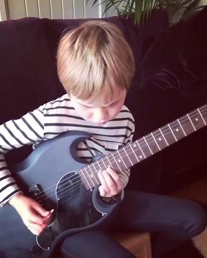 Kid guitarist AC/DC solo