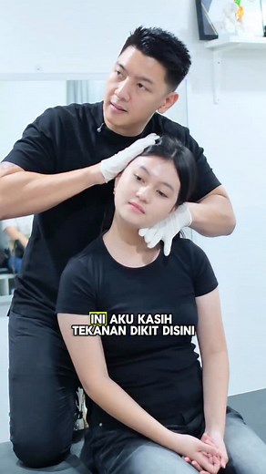 SAMPE BENGEK GITU😂 ⚠️KONTEN MENGANDUNG KRAK KREK KRAK KREK⚠️ LIKE, COMMENT, AND SHARE!!! (DISARANKAN PAKAI HEADSET BIAR KREKNYA MAKIN MANTEP) — Jadwal Sen-Sen Bone Setting—— OKTOBER 1 - 16 JAKARTA 17 - 20 BANDUNG 22 - 23 JAKARTA 24 - 27 PEKANBARU 29 - 31 JAKARTA NOVEMBER 3 - 4 SURABAYA 6 - 10 BALI 12 - 26 JAKARTA —— INFO AND RESERVATION—— WhatsApp : 0819-3886-9888 Instagram : @sensenbonesetting Tiktok : @sensenbonesetting Youtube : SENBONESETTING #CABUTDOSA #sensenbonesetting #chiropractic #chi