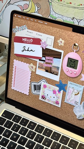 jehn ₍ᐢ..ᐢ₎♡ on Instagram: "let's make this trending cork board wallpaper with @kittldesign 📎🤍✨ I had so much fun making this and you can also create your own for free with Kittl! Will be sharing a template for this soon so stay tuned!😉 #kittl #ａｅｓｔｈｅｔｉｃ #wallpaper #pinterest #pinterestinspo #editingtrends"
