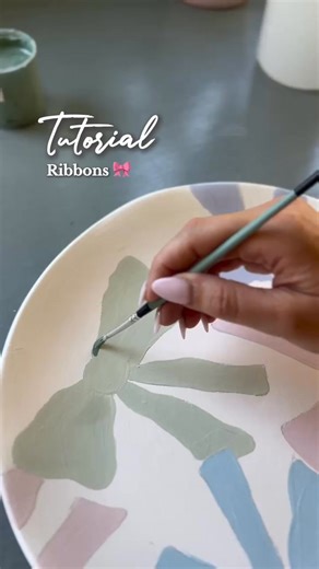Tutorial: Ribbons 🎀⁠ ⁠ It may surprise you, but these ribbons are very easy to paint, and is perfect for beginners, or someone who loves all things cutesy!⁠ ⁠ Start by drawing your ribbons in pencil, then paint them with the colours of your choice. Using a thin brush, outline them in a darker colour and add some more detail. Lastly, grab a nail to scratch in further detail. Viola! 😍⁠ ⁠ #aestheticart #paintingtutorial | Clay Café In The City