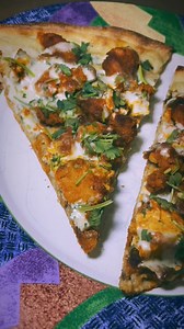 THE Feisty Buffalo Pizza 🤤 Julie Goes Green Restaurant. Would you try it? ✨🥰 #pizza #pizzalovers #pizzanight #juliegoesgreen #losangeles | Ayana Taylor