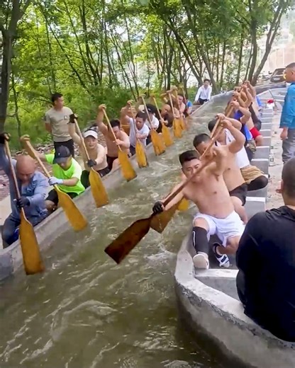 How Teamwork Moves The Boat Fast #CanoeTeam #RowingFun #RiverAdventure #Teamwork #OutdoorChallenge | Deep Dive News