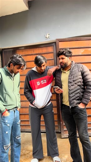 कार्तिक ❤️ on Instagram: "DOST ❌ HUKKA ✅ … 😂 #teamjpsquare #comedyvideos #reelitfeelit #explorepage #trendingreels"