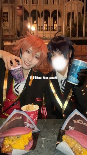 【ツイステ仮装】 I like to eat…♥️♠️ エーデュースのDハロ食べ歩き！#shorts