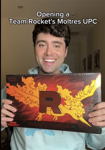 Team Rocket’s Moltres ex Ultra Premium Collection Unboxing