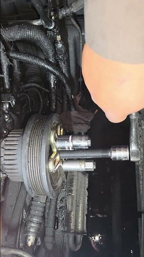 2002 Ford explorer 4.0 harmonic balancer extraction, needs a Pulley extractor, 2 bolts M8, 1.25x140.