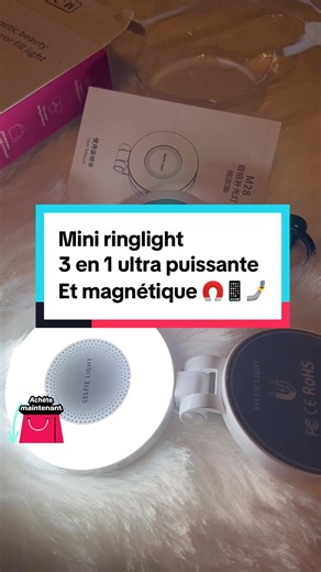 Petite pépite pour filmer/te maquiller partout 😍 Cette mini ring light magnétique se clipse sur le téléphone en 2 secondes ! Et si ta coque n’est pas compatible, tu as l’anneau à coller fourni ✅ 3 en 1 : ring light miroir support téléphone. Tu choisis ta teinte (blanc / chaud / naturel) et tu règles la luminosité facilement avec la molette. Rechargeable en USB, compacte, légère… parfaite pour selfies, vidéos, TikTok, make-up et retouches rapides ✨ #ringlight #selfietips #live #smartphone #suppo