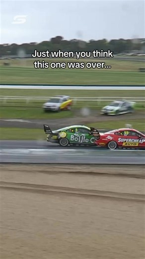 Is it always raining at Sandown? 😅 | Supercars