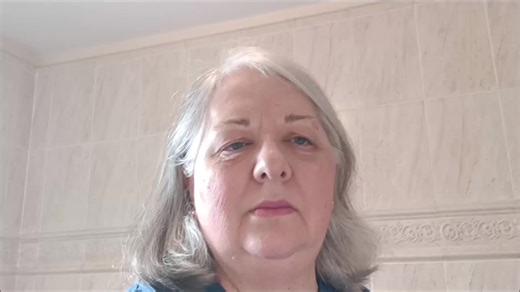 Mugler Mission: Alien Effect Mugler Alien Pulp Eau de Parfum Mugler Alien Pulp Eau De Parfum is a tribute to femininity and irresistible charm. Alien Pulp is a fruity floral fragrance, inspired by the tempting pulpiness of a pink raspberry accord: an ultra-gourmand, ultra-addictive temptation in a seductive pink talisman bottle. Alien Pulp reinterprets the legendary Alien signature through a luminous, fruity lens. Bright and boldly addictive, it is perfectly suited to spring and summer wear. The