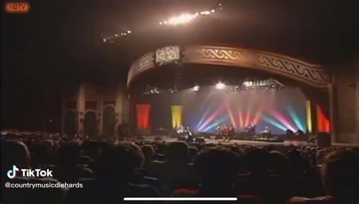 lisaphillips31 (@lisaphillips31)’s videos with original sound - lisaphillips31