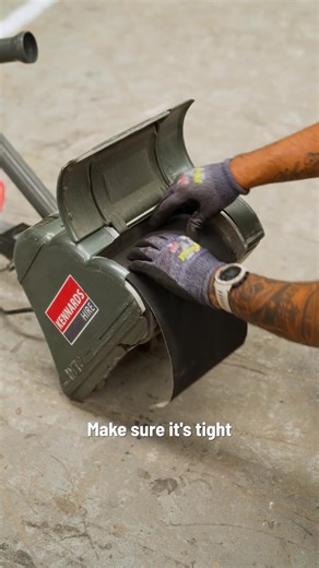 Changing the sanding paper on your floor sander is simple - but fitting it properly makes all the difference! Here’s how we do it 👇 1️⃣ Unplug first 2️⃣ Slide the old sheet out 3️⃣ Line up the new one 4️⃣ Lock it in tight We also stock a wide range of sanding papers and grits to suit every stage of your floor sanding project. If you’re unsure which one you need, our team is ready to help! #KennardsHire #MakeYourJobEasy #TradieTips | Kennards Hire