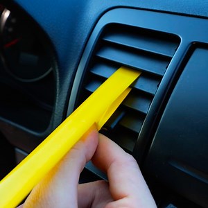 DIY Car Phone Mount: Super Easy Tape Hack in a Flash 📱 | 5-Minute Crafts