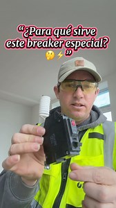 Hoy te muestro un breaker GFCI, explicando sus partes y cómo se conecta 👷‍♂️💡 Muchos lo ven instalado en los paneles, pero pocos saben qué hace o cómo trabaja. No es una instalación, solo una explicación clara y real desde el punto de vista del electricista ⚡️ Los pequeños detalles son los que marcan la diferencia en un trabajo profesional 🔌 Comenta si sabías para qué sirve o si alguna vez lo has usado 👇 #ElectricistaEnAcción #VidaDeElectricista #ElectricidadReal #TipsElectricosNY #Construcc
