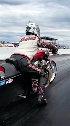 SHE JUST LIT UP THE TRACK 🔥🏁