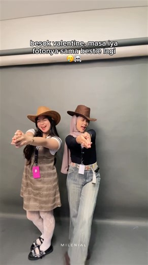 Foto Studio Karawang on Instagram: "ajakin foto dong laki-laki yang tidak bisa di post itu🤡😭 SELFPHOTO 30K/orang! Di Karawang!🤪🔥 • free all files✅ • dapat cetakan 4r✅ • free pakai aksesoris✅ • ruangan dingin ✅ TAG temen kamu dan booking sekarang🤩 ➖➖➖➖➖➖➖➖➖➖➖➖➖➖➖. ✨ : @milenial.studio 📍 : Ruko Lemon 1A Samping Jelita Optik (di sebrang Super Indo Galuh Mas Karawang) 💰 : Pricelist DM Admin 📝 : WA : 0821-2014-4081 / dm ig Milenial ⌚️ : 11:00 - 20:00 ⏩ Like, komen & share ke bestie kalian kal