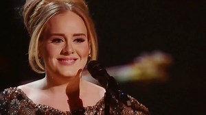 #Adele - #WaterUndertheBridge Adele cantando Water Under the Bridge en vivo desde New York City. Esta es la primera de las cinco canciones no incluidas en la transmición original del show. | ADELE THE QUEEN