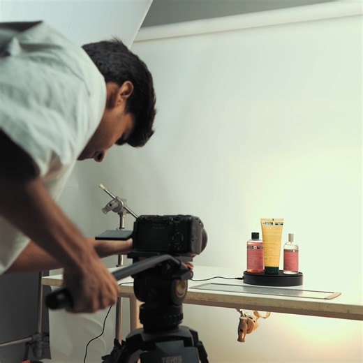 Behind the scenes of The India Edit, where every frame is as vibrant and indulgent as our ranges! Here's to all the fun and jest that added a Pomegranate-like refreshing energy and a Lotus-like calm to the shoot. It was nothing short of magic. Just like Hibiscus, it offered a fresh perspective, and just like Black Grape, it brought fruity, feel-good vibes to life✨ Shop via - https://bit.ly/FB_TheIndiaEdit24 or call 91-7042004412 for same-day home delivery. Download the App Now! [The Body Shop, T