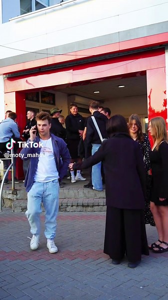 Amazing Magic Trick: Sawing in Half Revealed