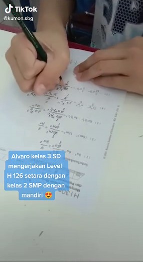 Alvaro Kelas 3 SD Mengerjakan Level H 126 - Kumon Subang Indonesia