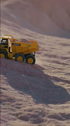 Unstoppable RC Dump Truck Conquers Sandy Terrain! 🚚💨