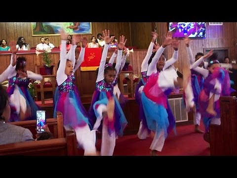 “We Give You Glory”James Fortune feat. Tasha Cobbs