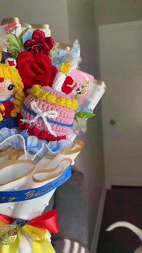 💐💖💖 Hermoso bouquet de crochet Sailor Moon 😍✨️ Créditos: https://www.tiktok.com/@pao_vlzz?_r=1&_t=ZS-917xl9cAPxq https://www.tiktok.com/@pao_crochets?_r=1&_t=ZS-917xovQYbbE | USAGI MOON
