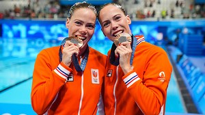 De synchroon zwemmende tweeling De Brouwer zet punt achter carrière - “We stoppen op ons hoogtepunt”