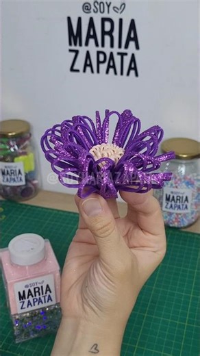 Easy flowers with EVA foam 🌸 (Foami) More ideas on my profile. #flowers #crafts #diy #handmade