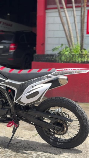 🔥🏍️ ¡LA RAMBike ZR300X VIENE EN CAMINO Y PODÉS RESERVAR LA TUYA DESDE YA! 🔥 ⚙️ Motor de 300cc 🔥 26 HP de potencia y 23.5 Nm de torque 🏁 Transmisión de 6 velocidades ⛽ Rendimiento de hasta 23 km por litro 💪 Peso de tan solo 135 kg 🏍️ Diseño deportivo, ágil y versátil 🎁 ¡PROMOCIÓN EXCLUSIVA DE OCTUBRE! Con la compra de tu ZR300X, escogé uno de estos dos beneficios: ✅ Marchamo 2027 completamente GRATIS 💰 O CASHBACK del 5% en tu compra 📲 8310-0890 / 8740-2311 📍 Barrio Cuba: 8602-6527 📍 P