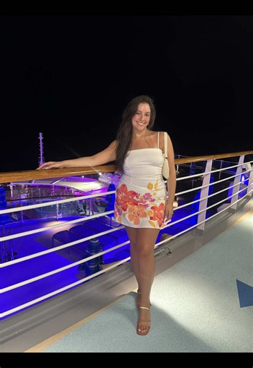 Floral Night Cruise Outfits: Matching Dress Ideas for Theme Nights