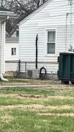 OUTSIDE AC ELECTRIC UNIT MITSUBISHI 1 TON A/C HEATING HOUSE