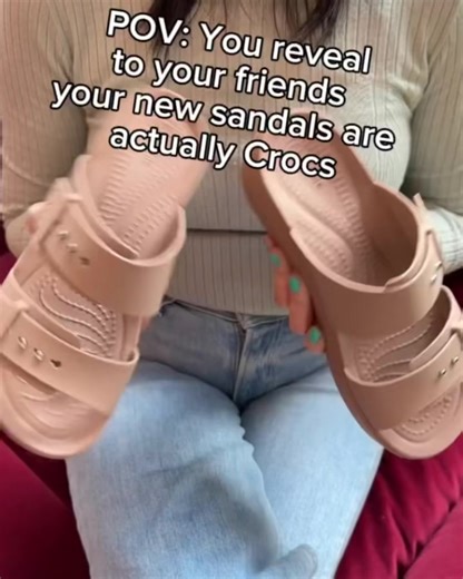 姐妹們 夏天來了☀️ 你們無法想像Crocs的涼拖 是多麼 多麼的好穿👡 #夏季必備 #Crocs涼拖鞋 #時尚舒適 #姐妹推薦 | Crocs
