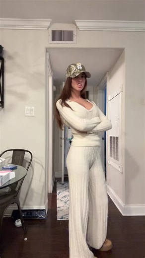 monroe hill (@monroe.hill)’s videos with original sound - Holiday Homepage