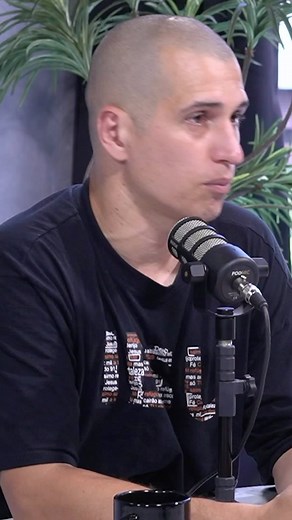 COMO de fato VIVE alguém CONVERTIDO ao CRISTIANISMO. Trecho da entrevista com o querido amigo Galego! Assista completa no canal de YOUTUBE RAUL FERREIRA NETTO SEM LIMITES! @galego.mbt @raulferreiranettooficial @rfn_audiovisual @porcelaneca #entrevista #podcast #raulferreiranetto #semlimites #galego #pastor #cristianismo #jesus #religião | Raul Ferreira Netto