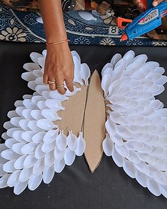 21M views · 113K reactions | Awesome Plastic spoons DIY Butterfly room Decor #diy #reuse #plasticspoons #bestoutofwaste #fun #easy | Creative ViNii | Facebook