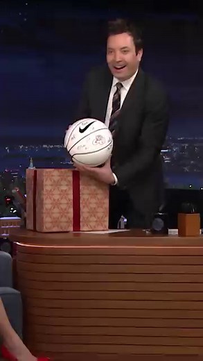 A Gonzaga basketball player slid into #SydneySweeney’s DMs and Jimmy got a signed basketball out of it 🤣 #FallonTonight | The Tonight Show Starring Jimmy Fallon